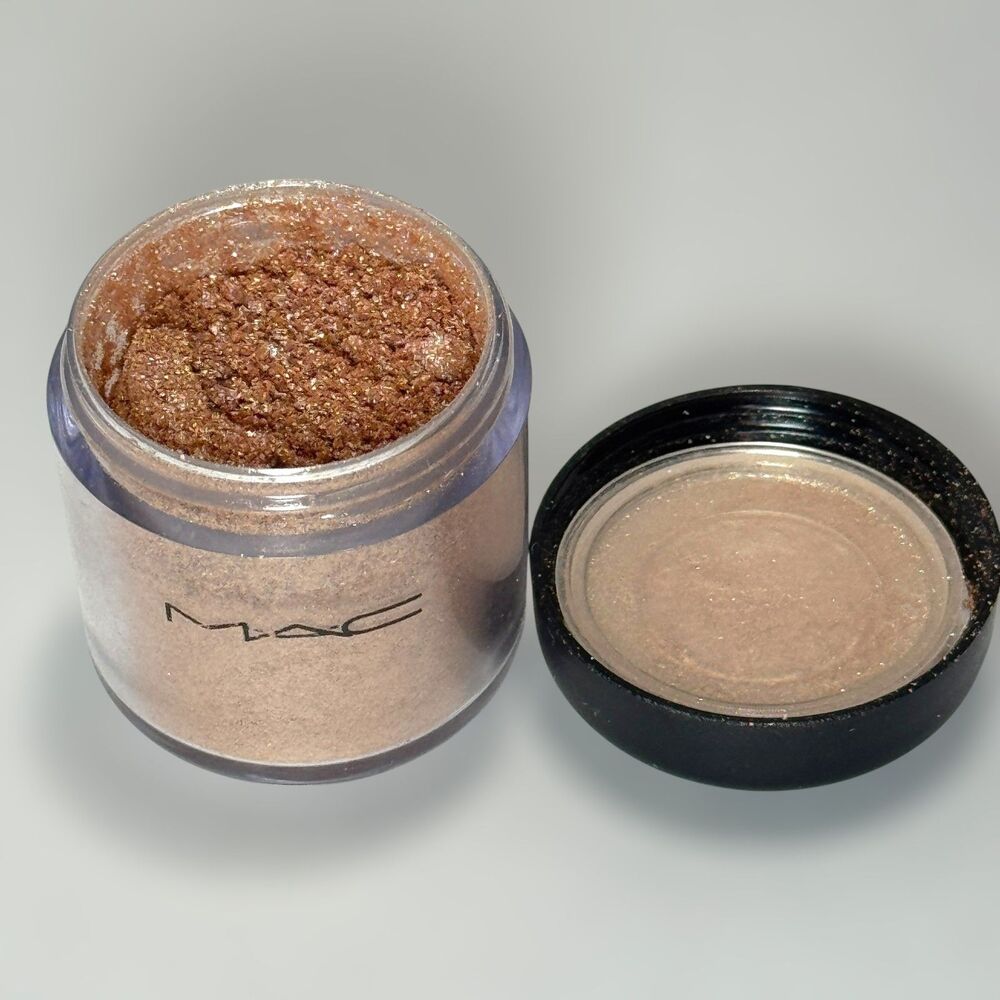MAC Pigment Jardin Aires A17 7.5g / .26oz Rare Discontinued Full Size